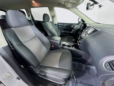 Used 2020 Nissan Pathfinder SV image 27