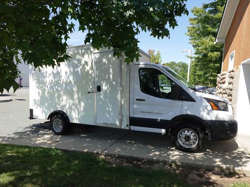 Used 2022 Ford Transit 350 DRW RWD image 8