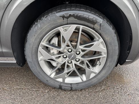 Used 2025 Genesis GV70 2.5T image 4