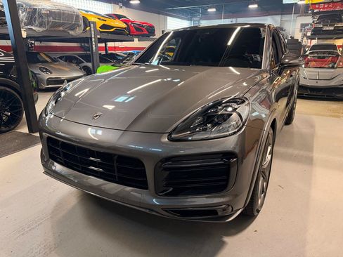 Used 2022 Porsche Cayenne GTS AWD/4WD image 11