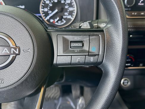 Used 2023 Nissan Rogue SV image 15