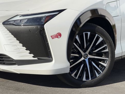 Used 2023 Lexus RZ 450e Premium image 4