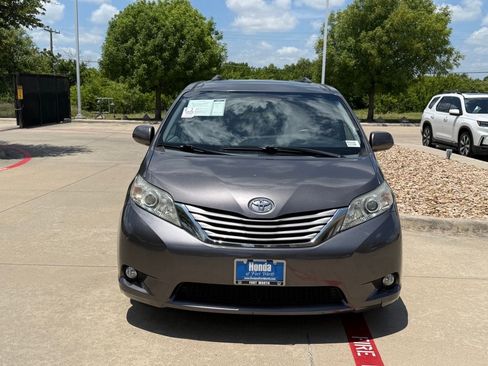 Used 2015 Toyota Sienna XLE w/ XLE Navigation Package FWD image 12