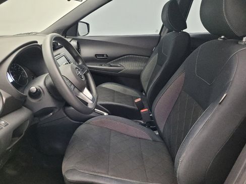 Used 2018 Nissan Kicks S image 17