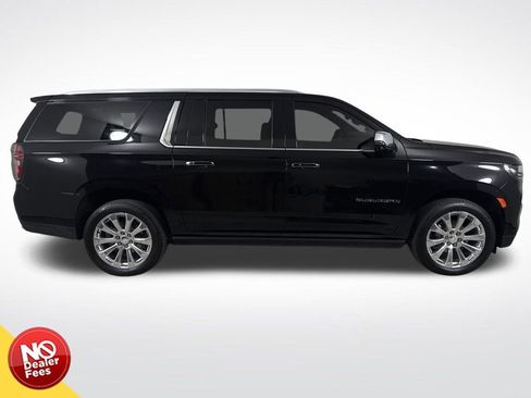 Used 2023 Chevrolet Suburban Premier image 2