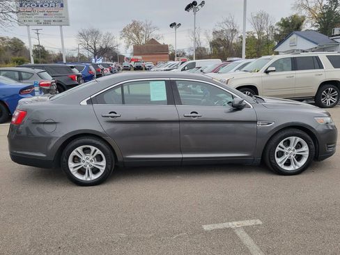 Used 2017 Ford Taurus SEL image 3