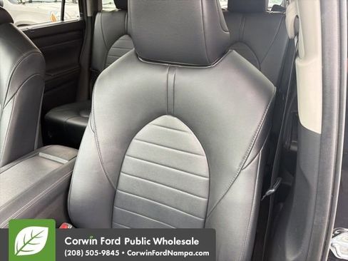 Used 2020 Toyota Highlander XLE image 24