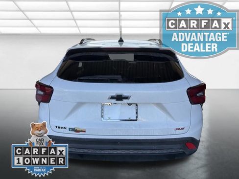 Used 2025 Chevrolet Trax RS w/ Sunroof Package FWD image 4