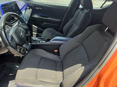 Used 2020 Toyota C-HR XLE FWD image 13