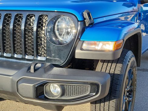 Used 2022 Jeep Gladiator Sport image 9