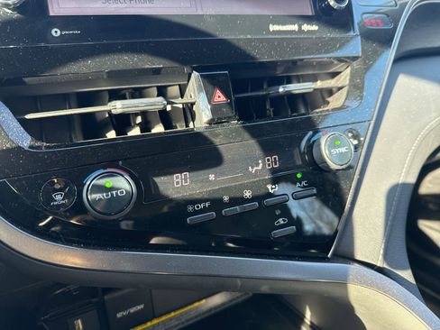 Used 2021 Toyota Camry XLE image 20