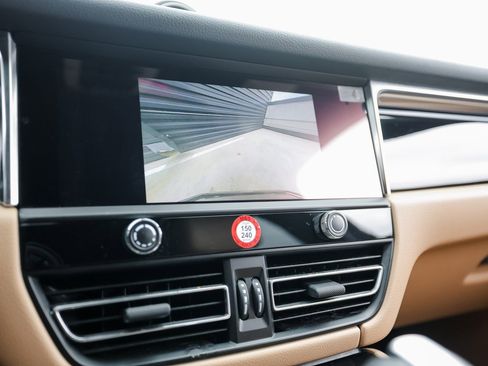 Used 2024 Porsche Macan image 19