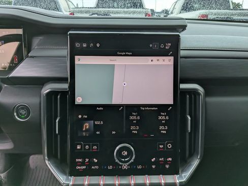 Used 2024 GMC Acadia AT4 AWD/4WD image 23