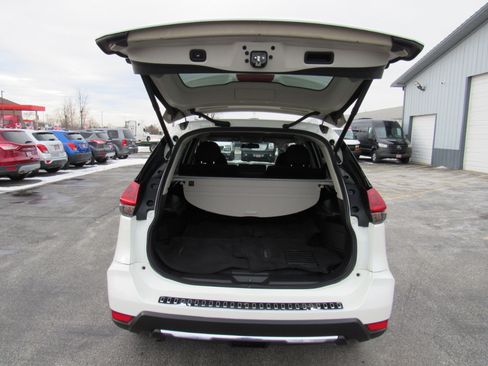 Used 2018 Nissan Rogue SV image 29