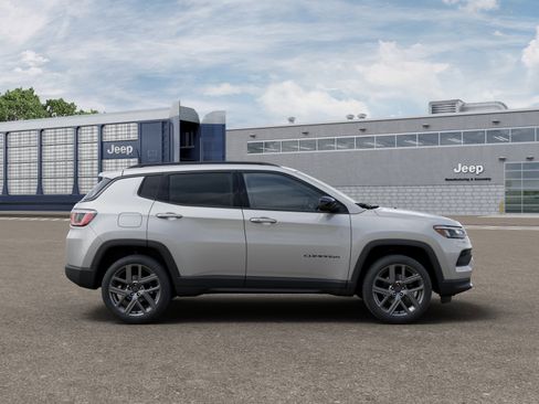 New 2026 Jeep Compass Latitude image 20