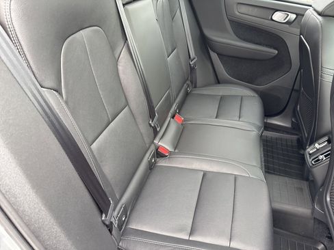 Used 2020 Volvo XC40 T5 Momentum w/ Protection Package Premier image 48