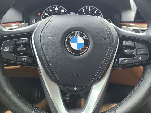 Used 2019 BMW 530i xDrive 530i xDrive Sedan 4D w/ Convenience Package image 28