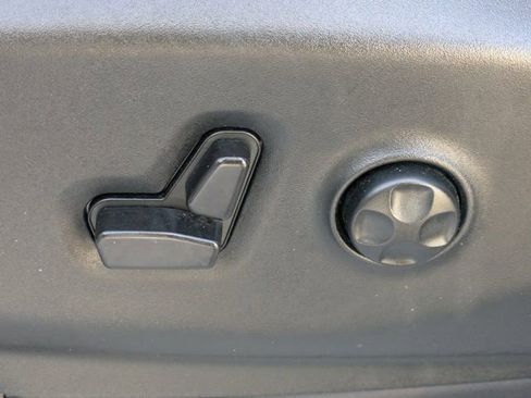 Used 2024 Chrysler Pacifica Touring-L image 16