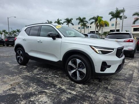 Used 2024 Volvo XC40 B5 Plus image 35