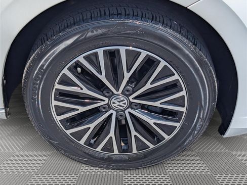 Used 2021 Volkswagen Jetta SE w/ SE Cold Weather Package FWD image 10
