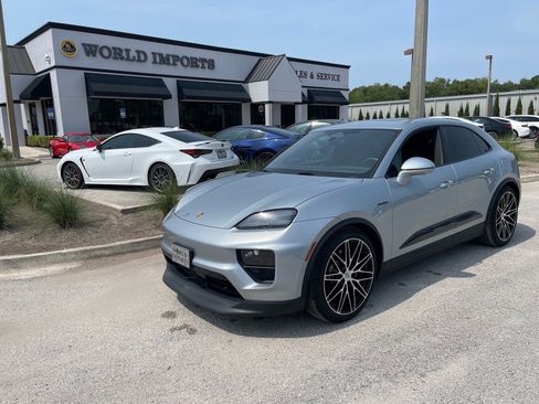 Used 2025 Porsche Macan 4S Electric AWD/4WD image 49