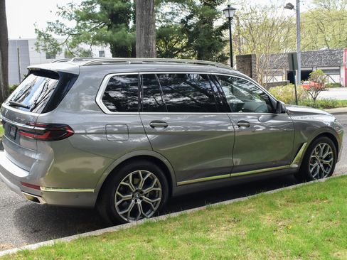 Used 2025 BMW X7 xDrive40i AWD/4WD image 9