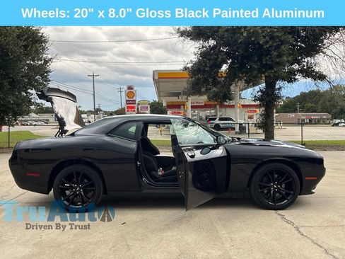 Used 2018 Dodge Challenger R/T w/ Driver Convenience Group RWD image 19