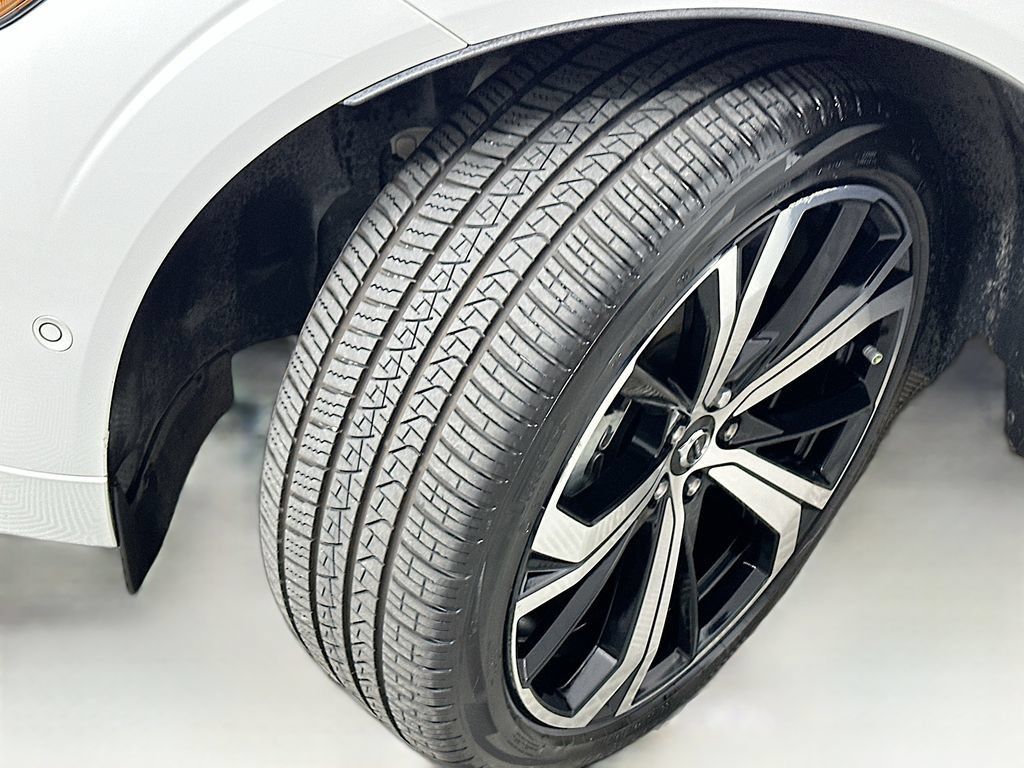 Used 2024 Volvo XC60 B5 Ultimate w/ Protection Package Premier AWD/4WD image 25