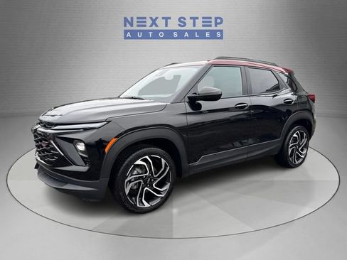 Used 2024 Chevrolet TrailBlazer RS w/ Convenience Package AWD/4WD image 3