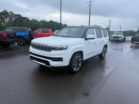 Used 2022 Jeep Grand Wagoneer Series III AWD/4WD image 2