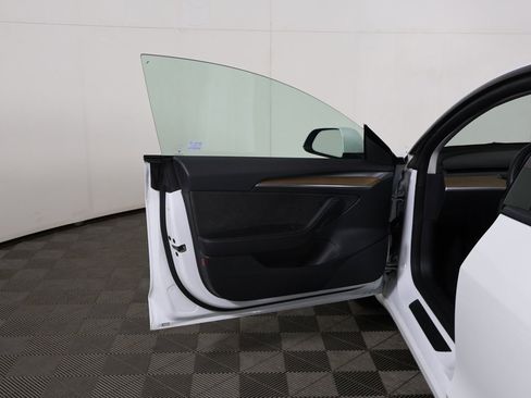 Used 2023 Tesla Model 3 Standard Range image 22