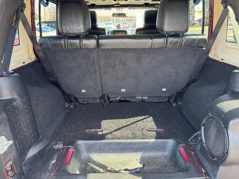 Used 2012 Jeep Wrangler Unlimited Sahara image 27