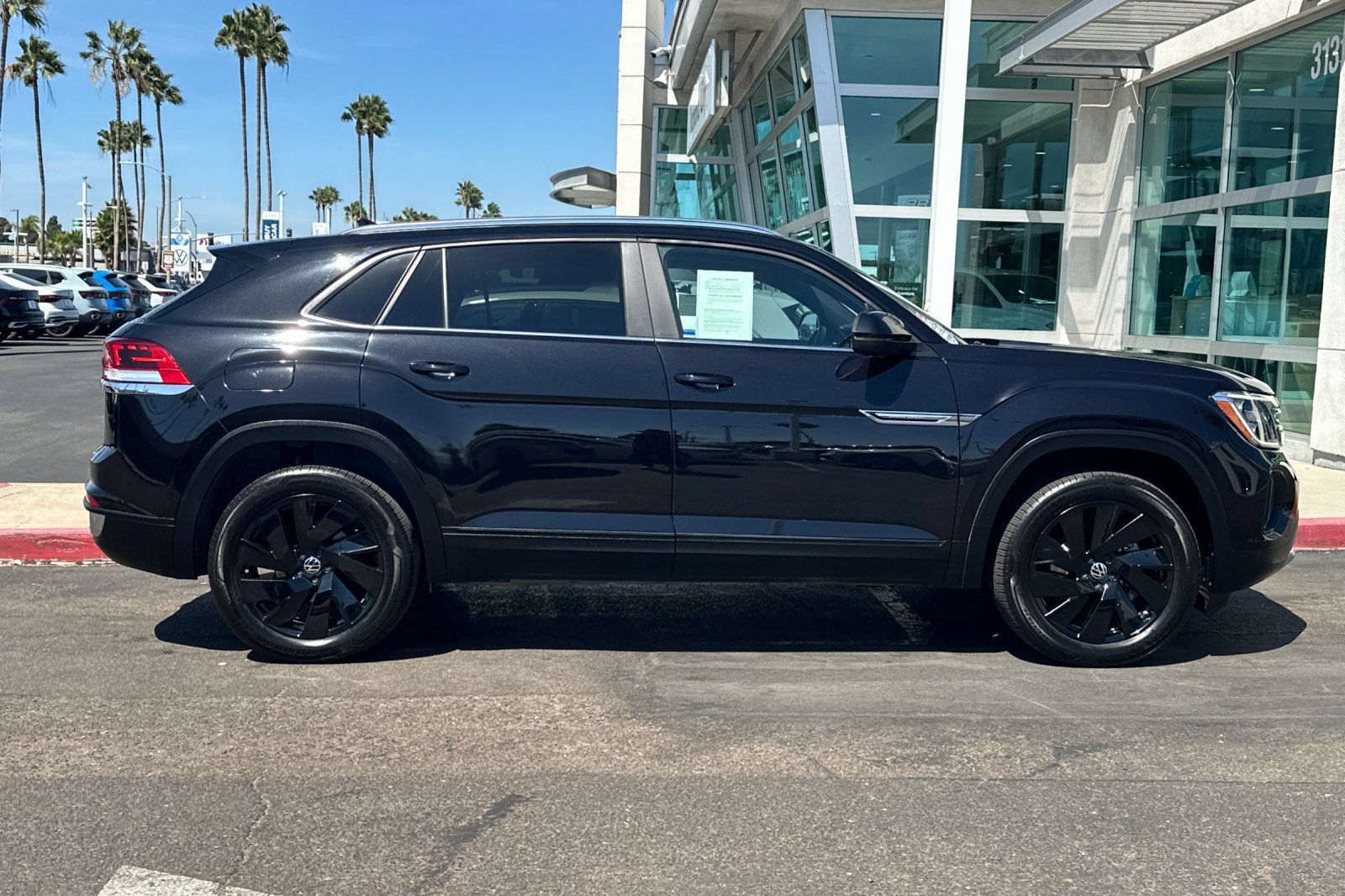 Used 2024 Volkswagen Atlas Cross Sport SE FWD image 3