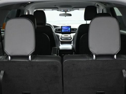 Used 2023 Ford Explorer XLT w/ Equipment Group 202A AWD/4WD image 32