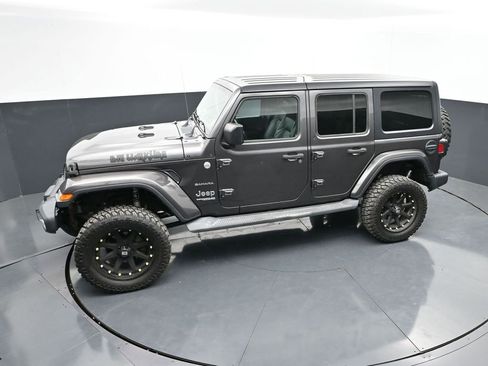Used 2018 Jeep Wrangler Unlimited Sahara AWD/4WD image 43