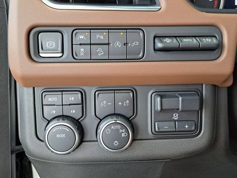 Used 2021 Chevrolet Tahoe High Country w/ Premium Package AWD/4WD image 12