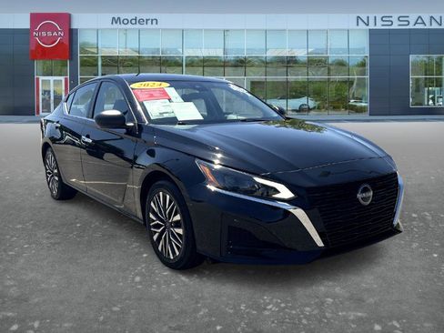 Certified 2024 Nissan Altima 2.5 SV FWD image 3