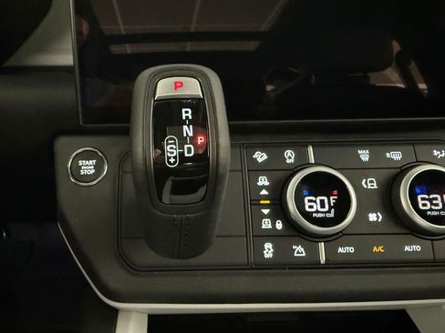 New 2026 Land Rover Defender 110 X-Dynamic SE AWD/4WD image 17