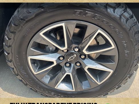 Used 2022 Chevrolet Tahoe Z71 w/ Luxury Package AWD/4WD image 12