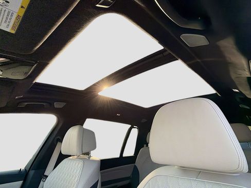 Used 2023 BMW X7 xDrive40i w/ Executive Package image 29