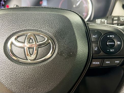 Used 2025 Toyota RAV4 XLE w/ Convenience Package FWD image 19