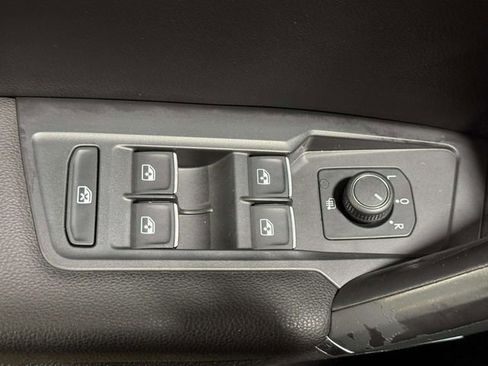 Used 2018 Volkswagen Tiguan SE AWD/4WD image 21