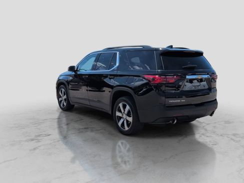 Used 2022 Chevrolet Traverse LT w/ LT Premium Package AWD/4WD image 4