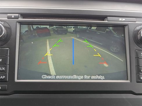 Used 2018 Nissan Titan SL w/ Chrome Package image 21