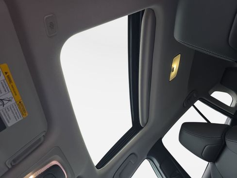 Used 2025 Toyota Corolla Cross XLE w/ Convenience Package image 29