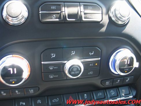 Used 2021 GMC Sierra 1500 AT4 w/ AT4 Premium Package AWD/4WD image 28