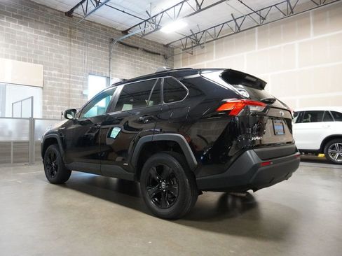 Used 2021 Toyota RAV4 LE AWD/4WD image 3