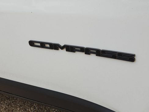 Used 2025 Jeep Compass Trailhawk AWD/4WD image 8