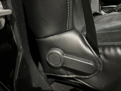 Used 2018 Jeep Wrangler Unlimited Sahara image 14