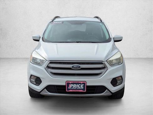 Used 2018 Ford Escape SE image 2